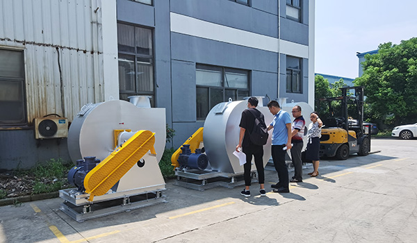 昆山離心風(fēng)機(jī)生產(chǎn)廠家正在接待客戶來(lái)訪